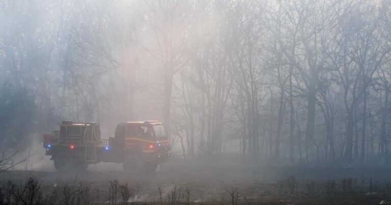 Firefighters Battle Major Wildfire Blaze